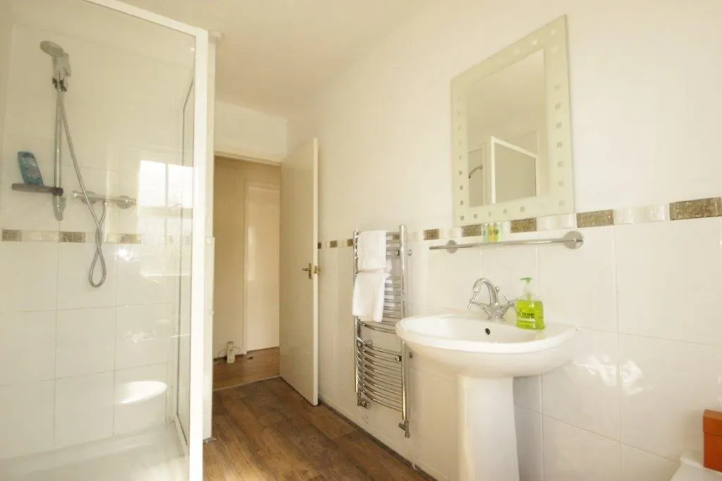 קינגסטון אפון הול Wind House View Apartment בריטניה