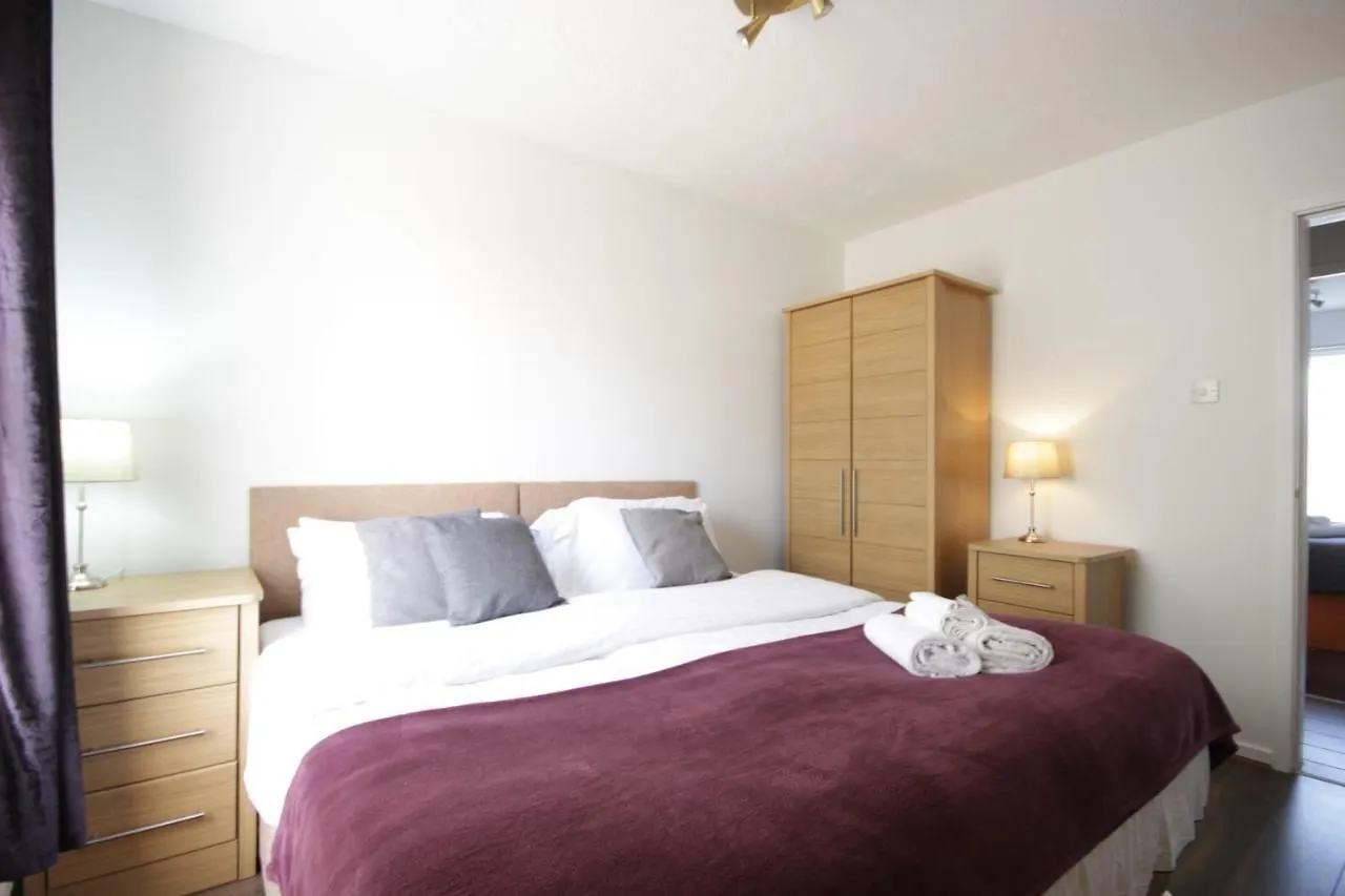 קינגסטון אפון הול Wind House View Apartment 0*, קינגסטון אפון הול בריטניה